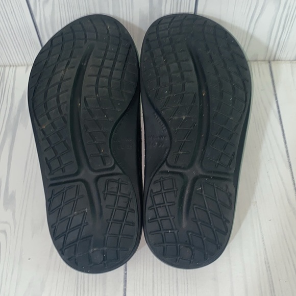 OOFOS Slides - Picture 5 of 5